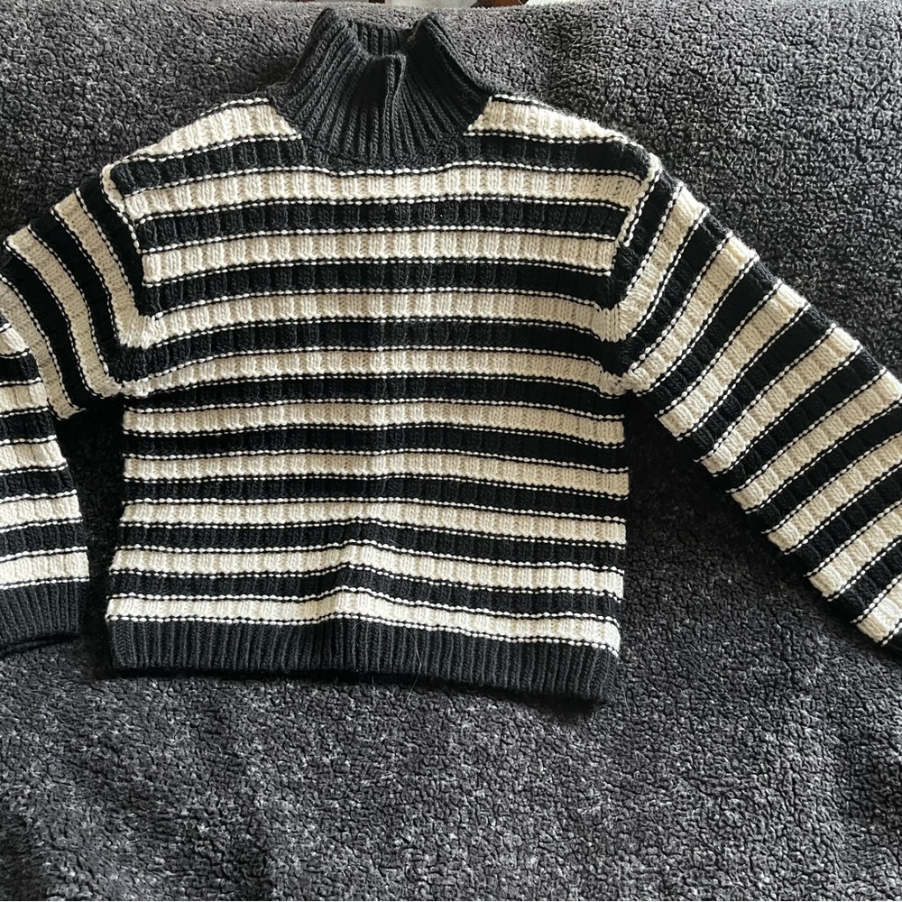 Mock neck striped black white H & M sweater NWT